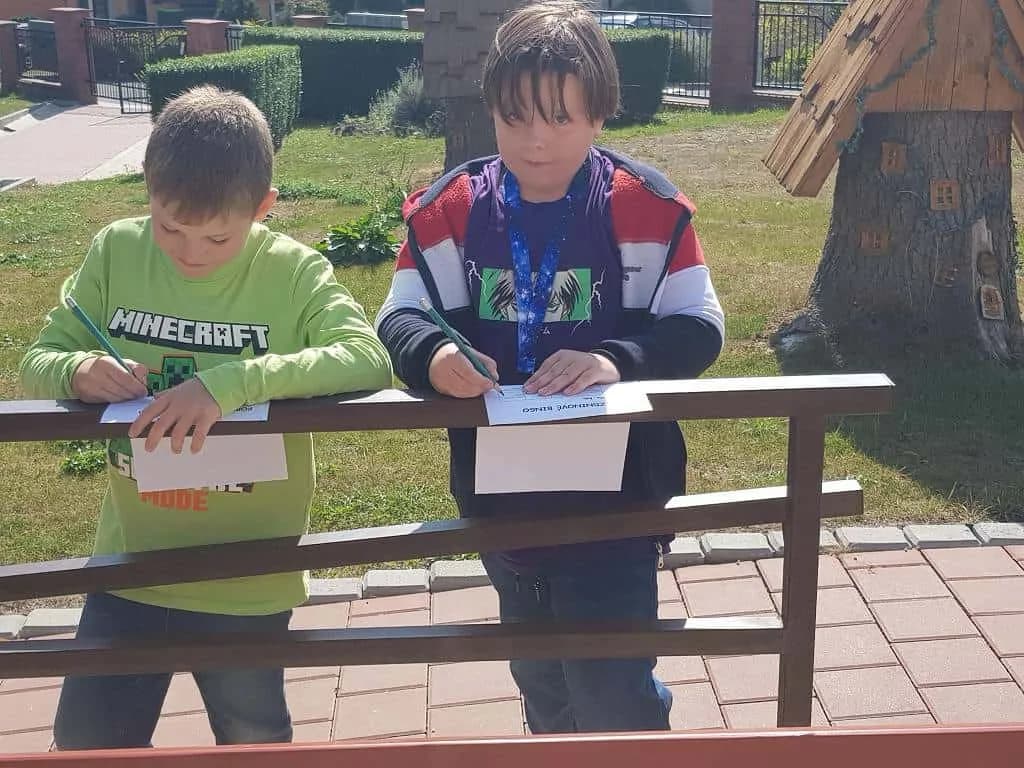 Fotografie z článku: Jsme kamarádi (den plný her)