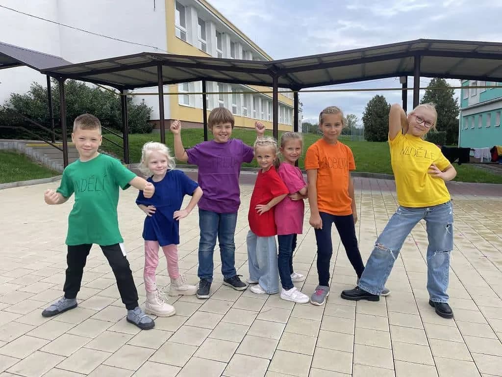 Natáčení videoklipů s Pomněnkou a Rubínkou v ZŠ Horní Moštěnice