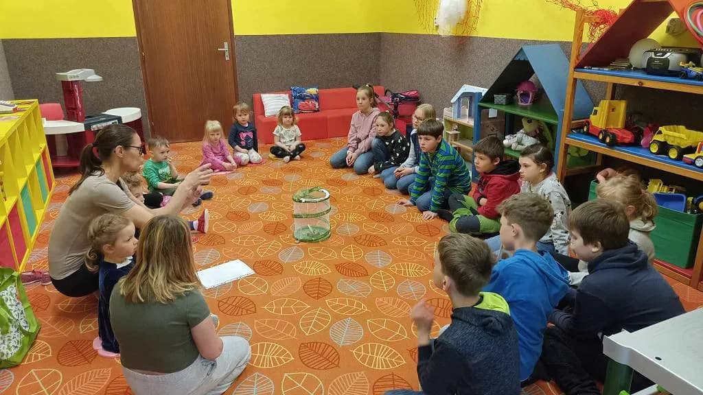 Fotografie z článku: Včeličky a III.B společně objevují přírodu