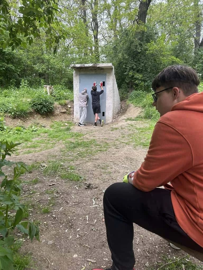 Fotografie z článku: Koťata a malý zahradník