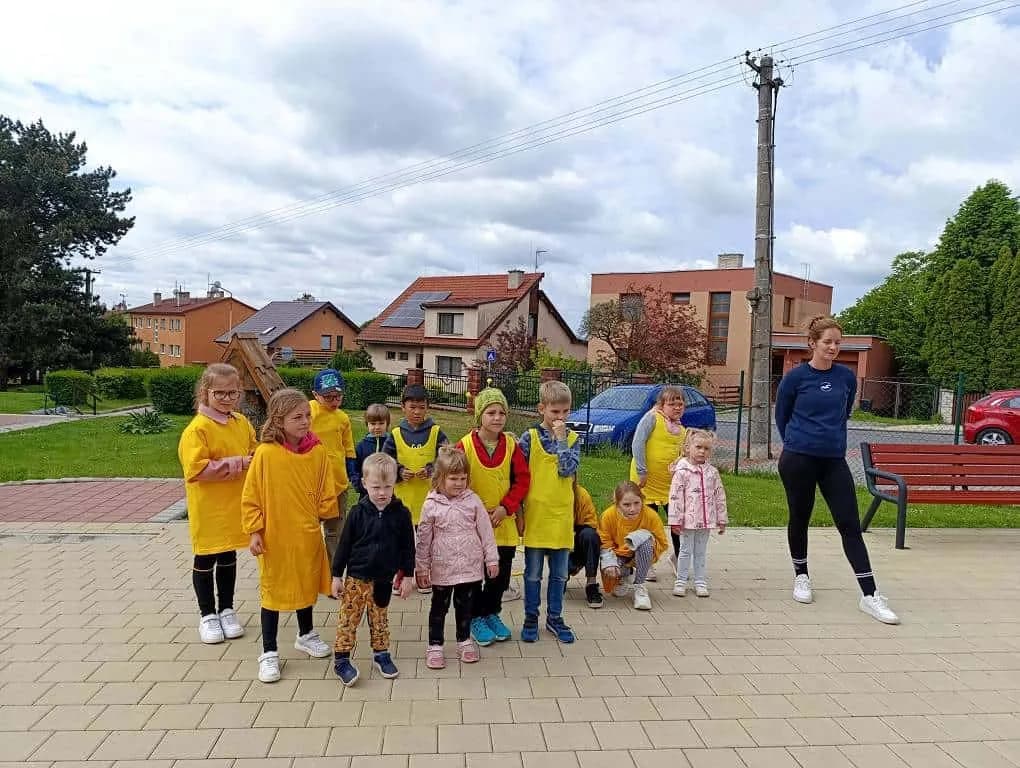 Fotografie z článku: Včelí den: I. A s kamarády z MŠ Včeličky