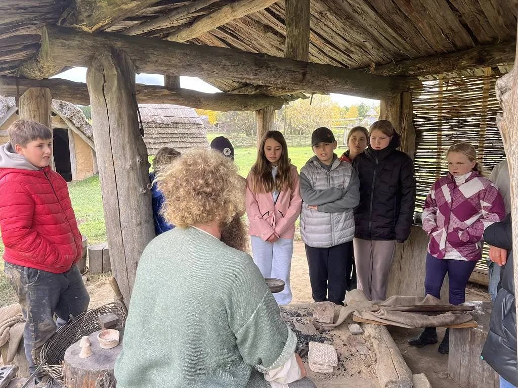 Fotografie z článku: Smajlíci v knihovně