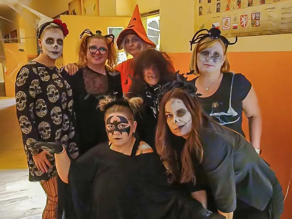 Fotografie z článku: 👻🎃🕷 HALLOWEENSKÝ REJ NA NAŠÍ ŠKOLE! 🕷🎃👻