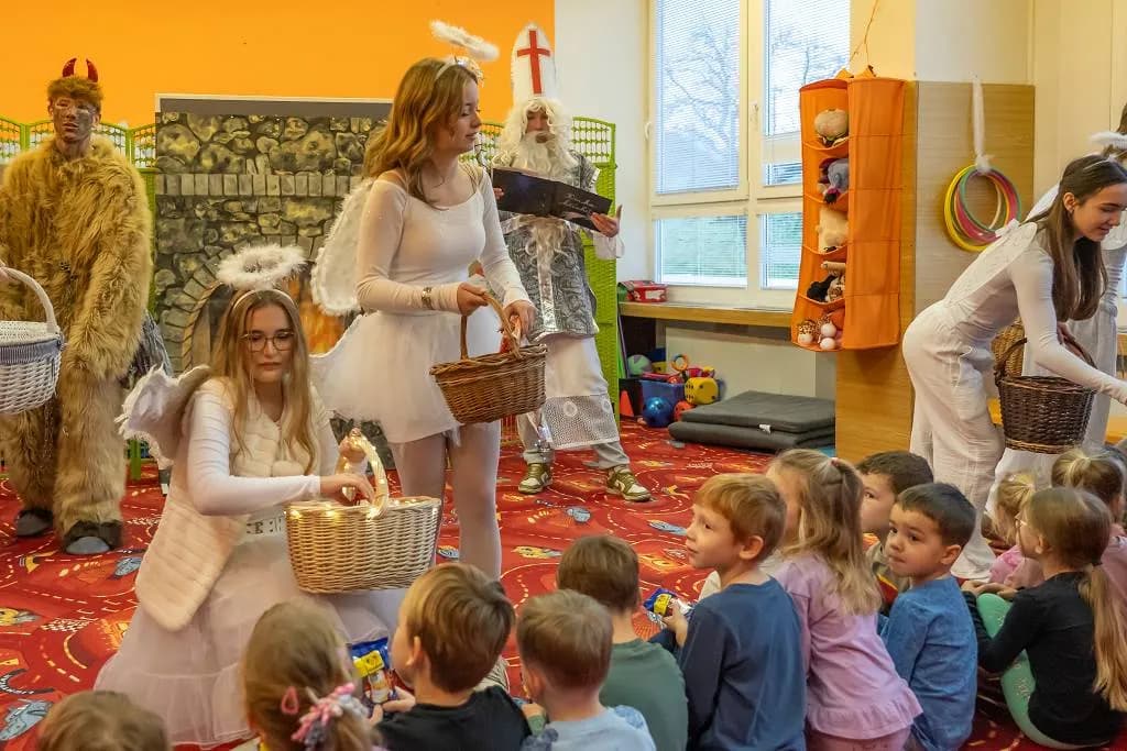 Fotografie z článku: Mikulášská tradice v naší škole