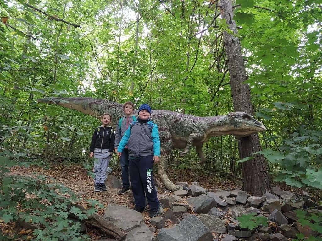 Fotografie z článku: 1.-3. třída v Dinoparku ve Vyškově