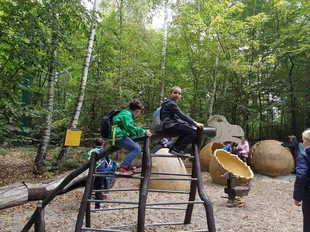 Fotografie z článku: 1.-3. třída v Dinoparku ve Vyškově