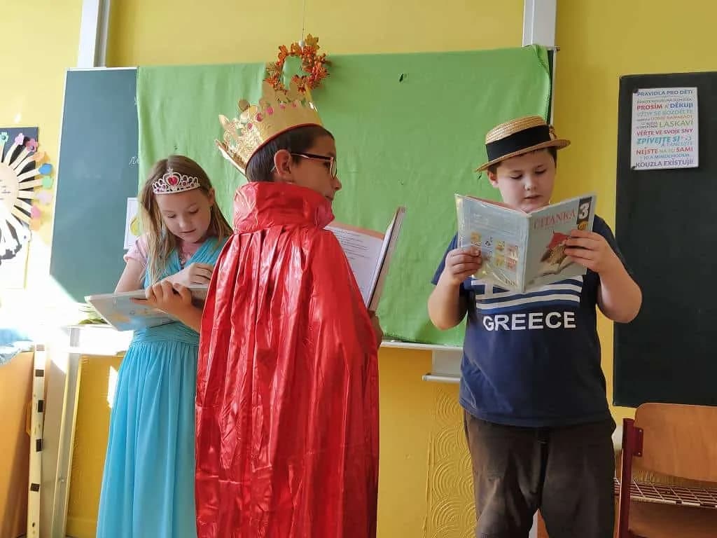 Fotografie z článku: Scénické čtení ve III.A