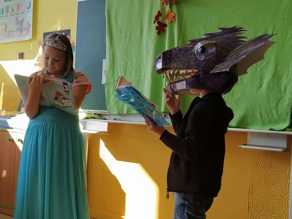 Fotografie z článku: Scénické čtení ve III.A
