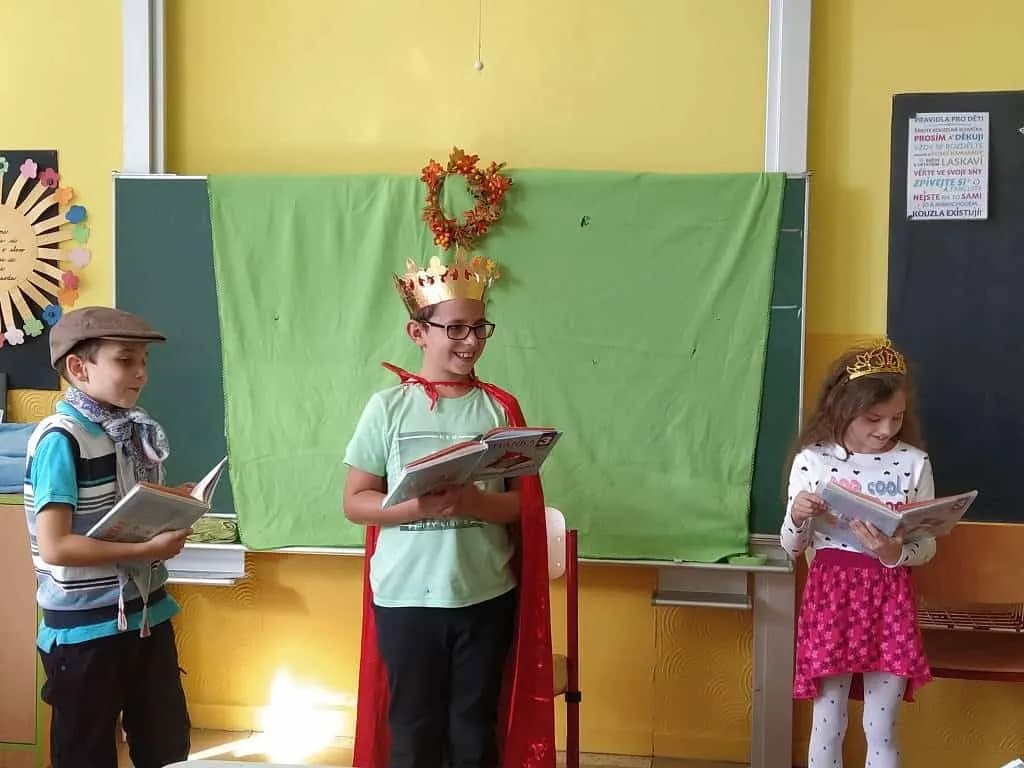 Fotografie z článku: Scénické čtení ve III.A