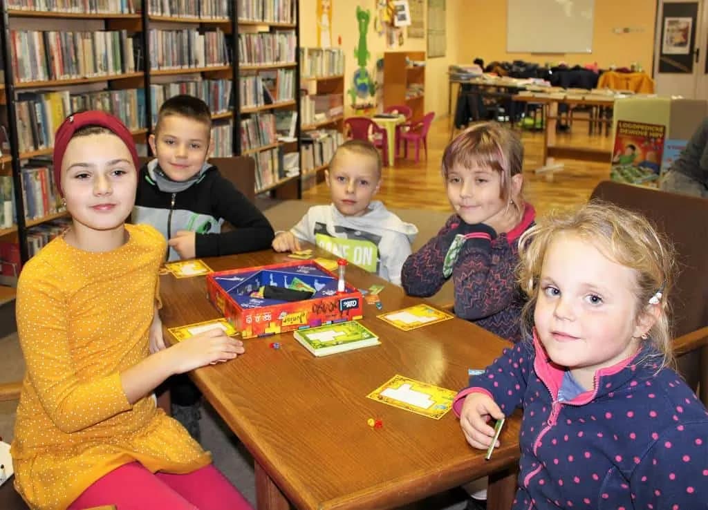 Fotografie z článku: Barevný podzim v knihovně - turnaj v deskových hrách - Smajlíci ŠD