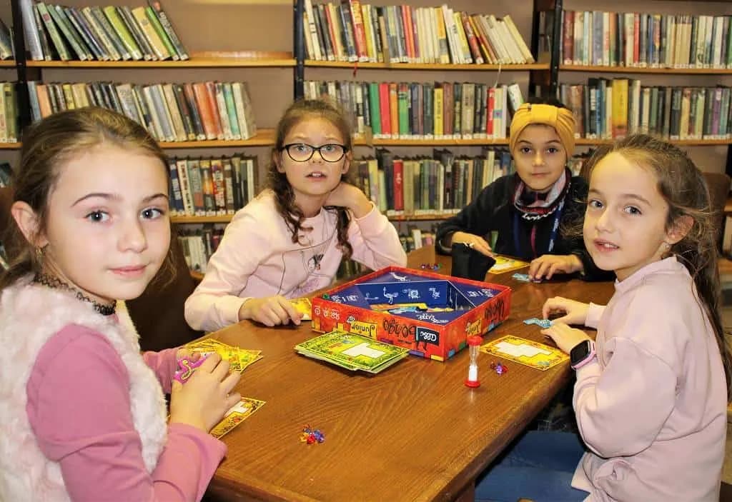 Fotografie z článku: Barevný podzim v knihovně - turnaj v deskových hrách - Smajlíci ŠD