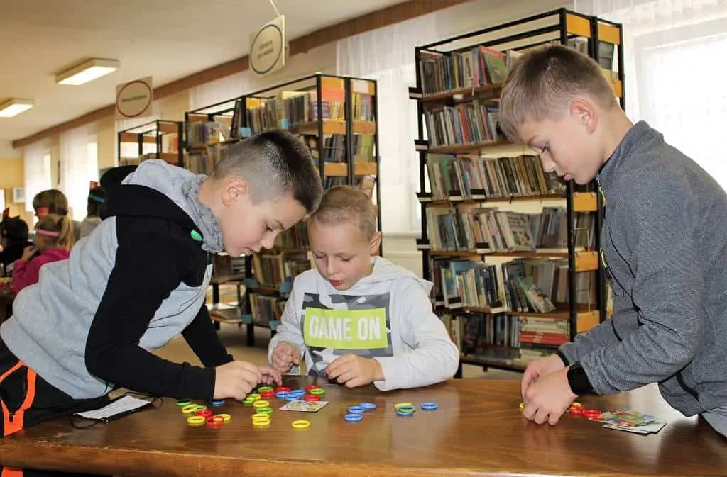 Fotografie z článku: Barevný podzim v knihovně - turnaj v deskových hrách - Smajlíci ŠD