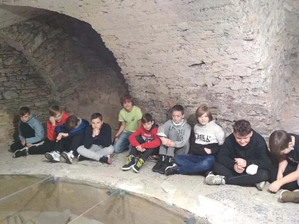 Fotografie z článku: Dějepisná exkurze VI.A a VI.B do Muzea J. A. Komenského v Přerově