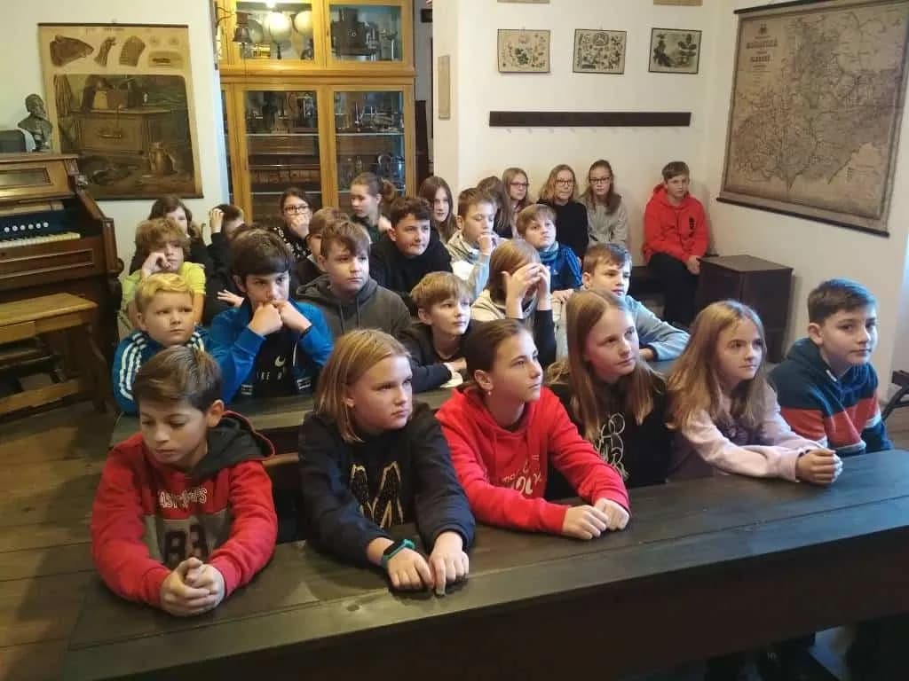Fotografie z článku: Dějepisná exkurze VI.A a VI.B do Muzea J. A. Komenského v Přerově