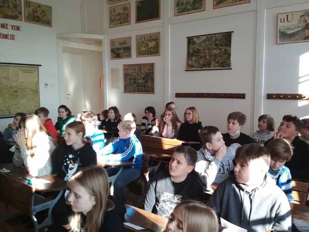Fotografie z článku: Dějepisná exkurze VI.A a VI.B do Muzea J. A. Komenského v Přerově