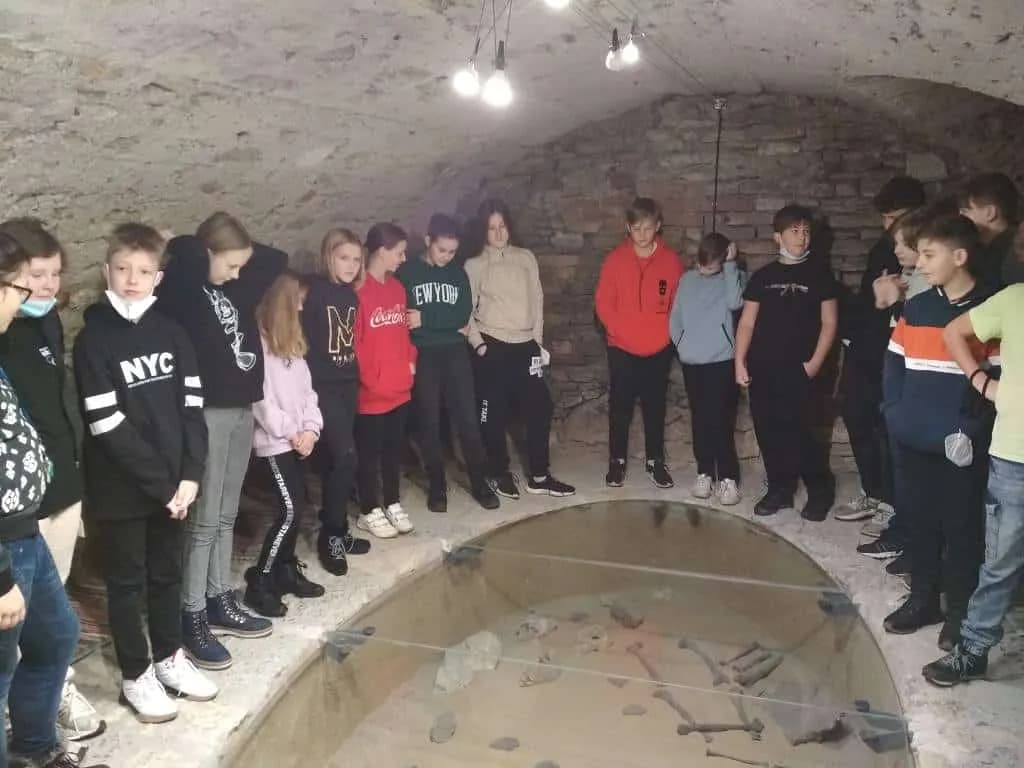 Fotografie z článku: Dějepisná exkurze VI.A a VI.B do Muzea J. A. Komenského v Přerově