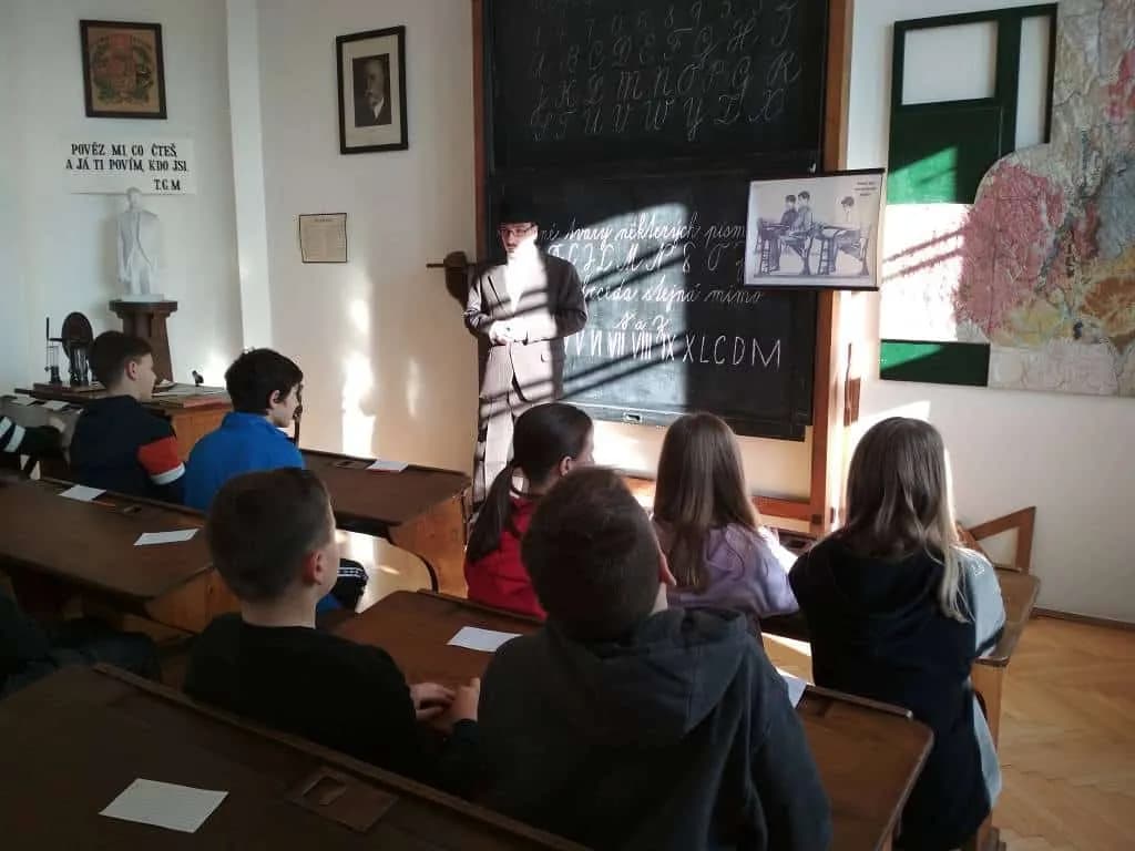 Fotografie z článku: Dějepisná exkurze VI.A a VI.B do Muzea J. A. Komenského v Přerově