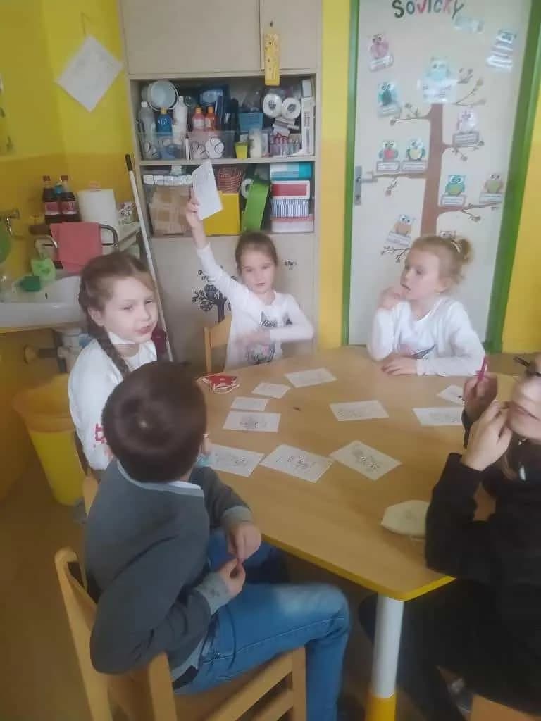 Fotografie z článku: Z pohádky do pohádky - ŠD Sovičky a Veverky