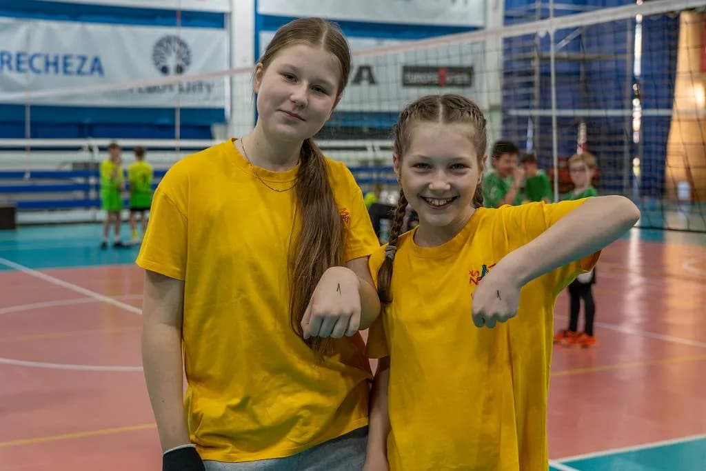Fotografie z článku: Třetí turnaj v barevném volejbalu