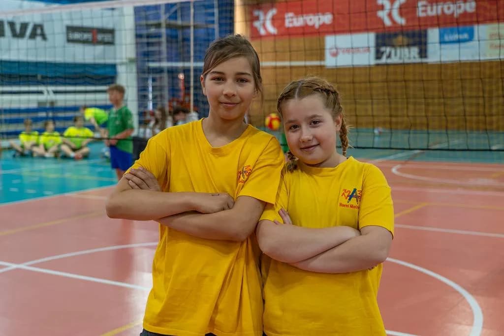 Fotografie z článku: Třetí turnaj v barevném volejbalu