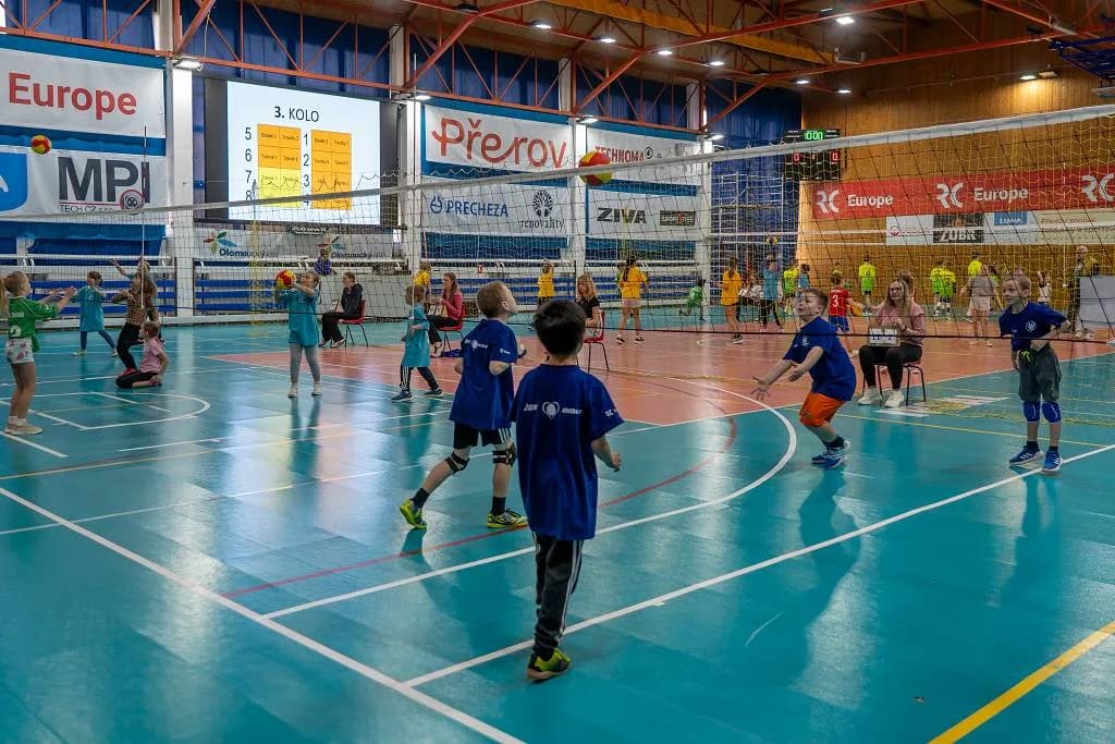 Fotografie z článku: Třetí turnaj v barevném volejbalu