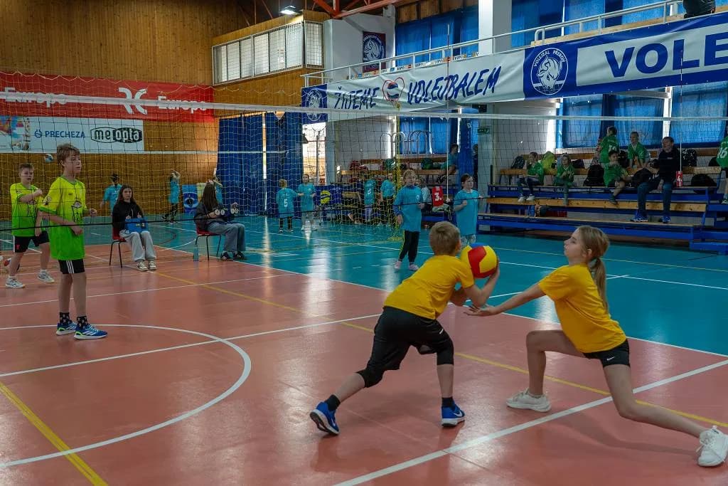 Fotografie z článku: Třetí turnaj v barevném volejbalu