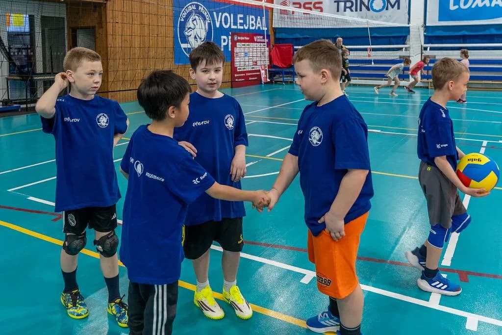 Fotografie z článku: Třetí turnaj v barevném volejbalu