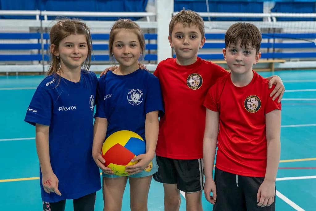 Fotografie z článku: Třetí turnaj v barevném volejbalu