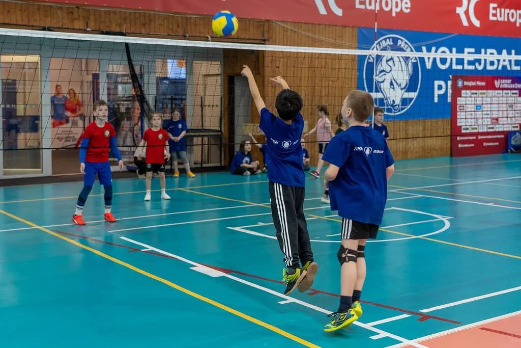 Fotografie z článku: Třetí turnaj v barevném volejbalu