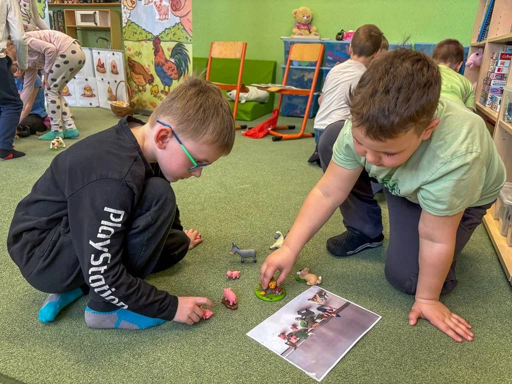 Fotografie z článku: Za kuřátky se zvířátky