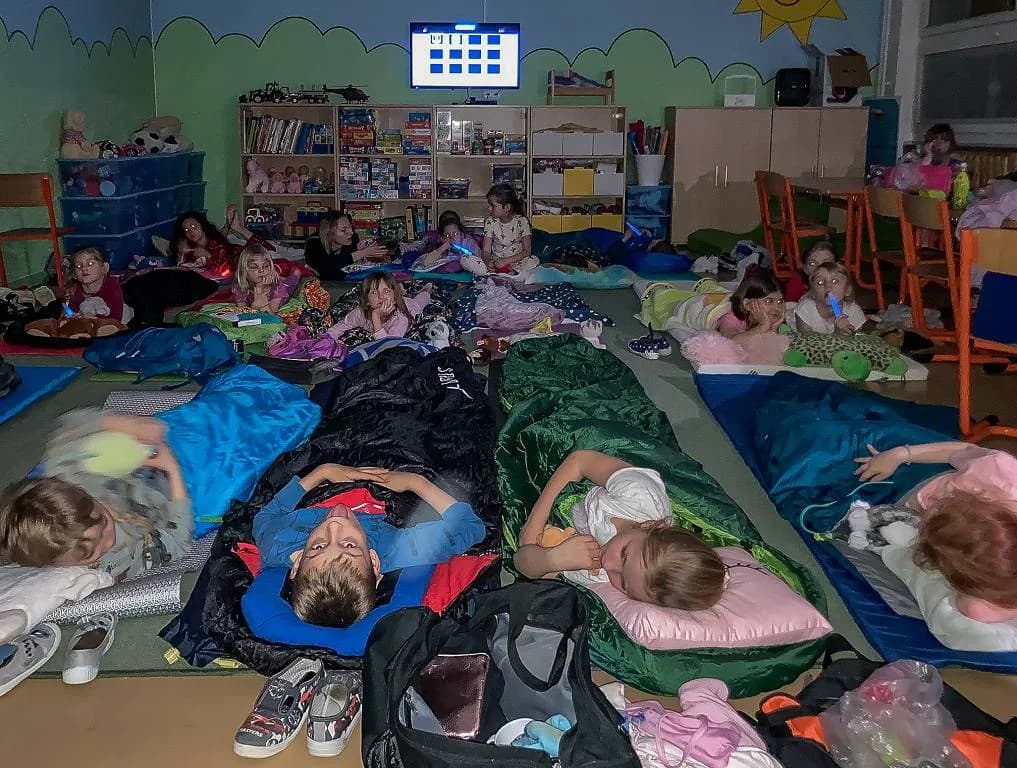 Fotografie z článku: Noc s Andersenem