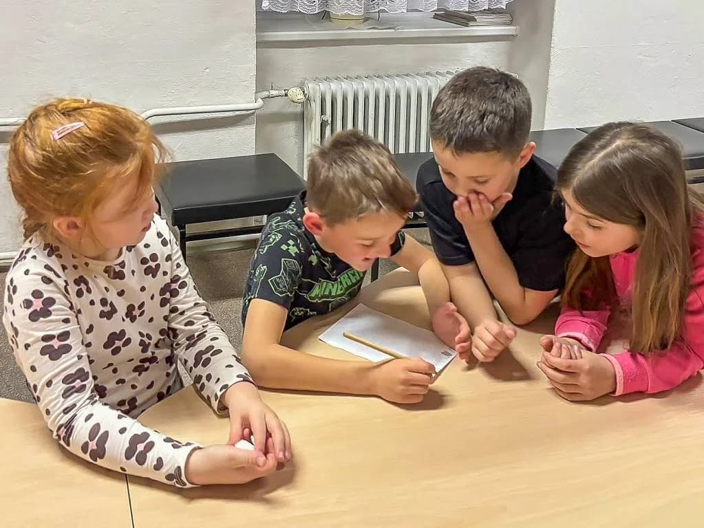 Fotografie z článku: Noc s Andersenem
