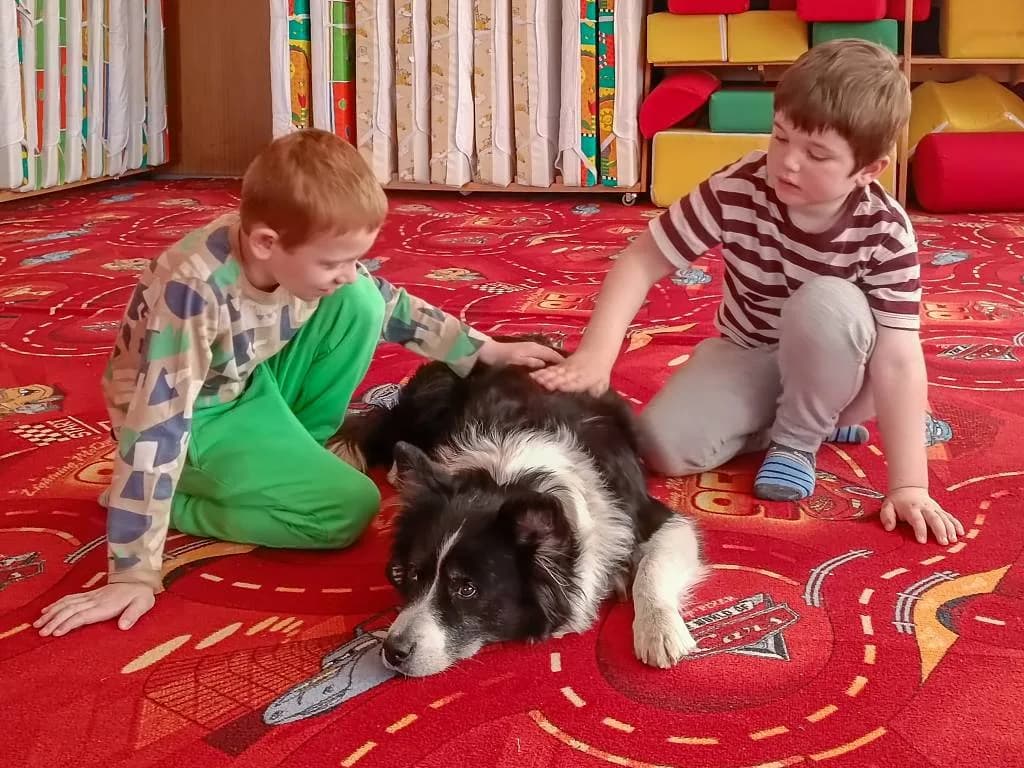 Fotografie z článku: Canisterapie v MŠ 🐕