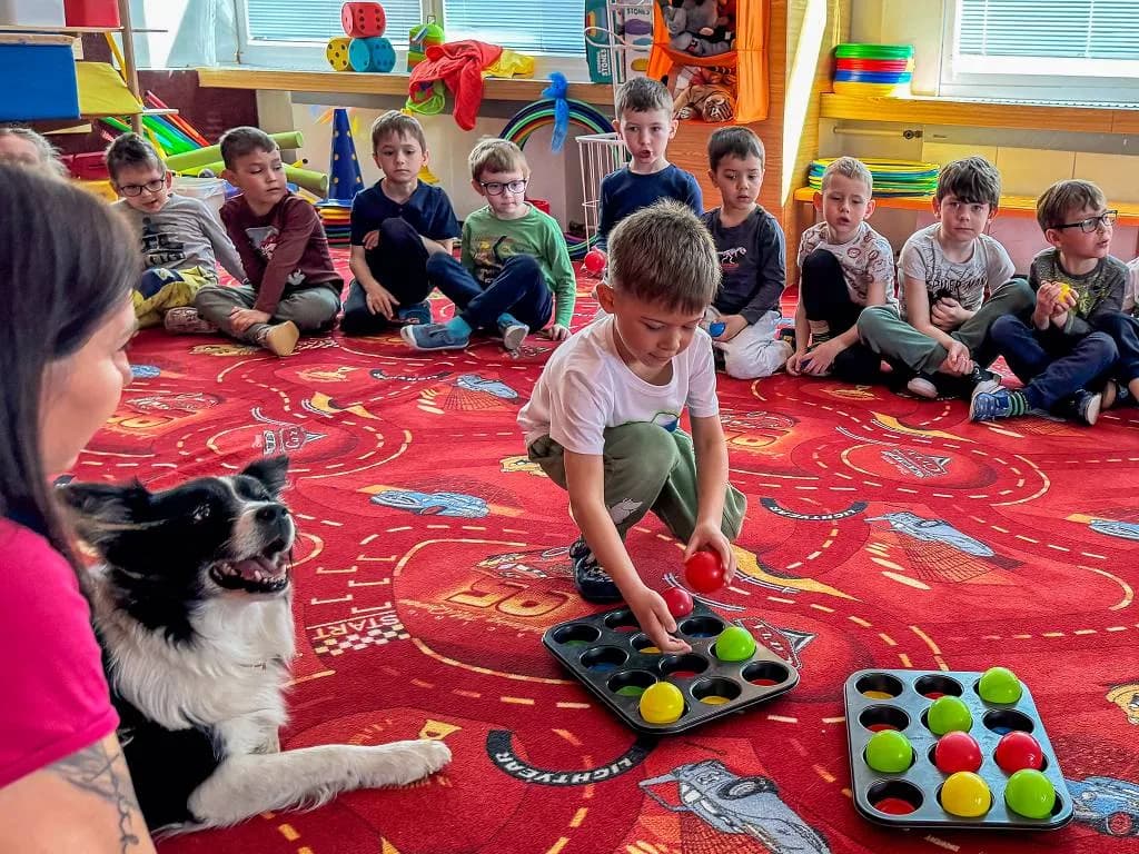 Fotografie z článku: Canisterapie v MŠ 🐕