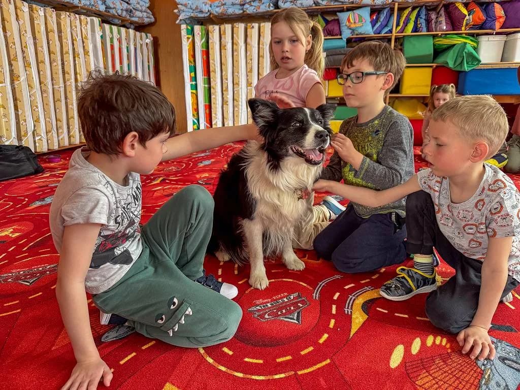 Fotografie z článku: Canisterapie v MŠ 🐕