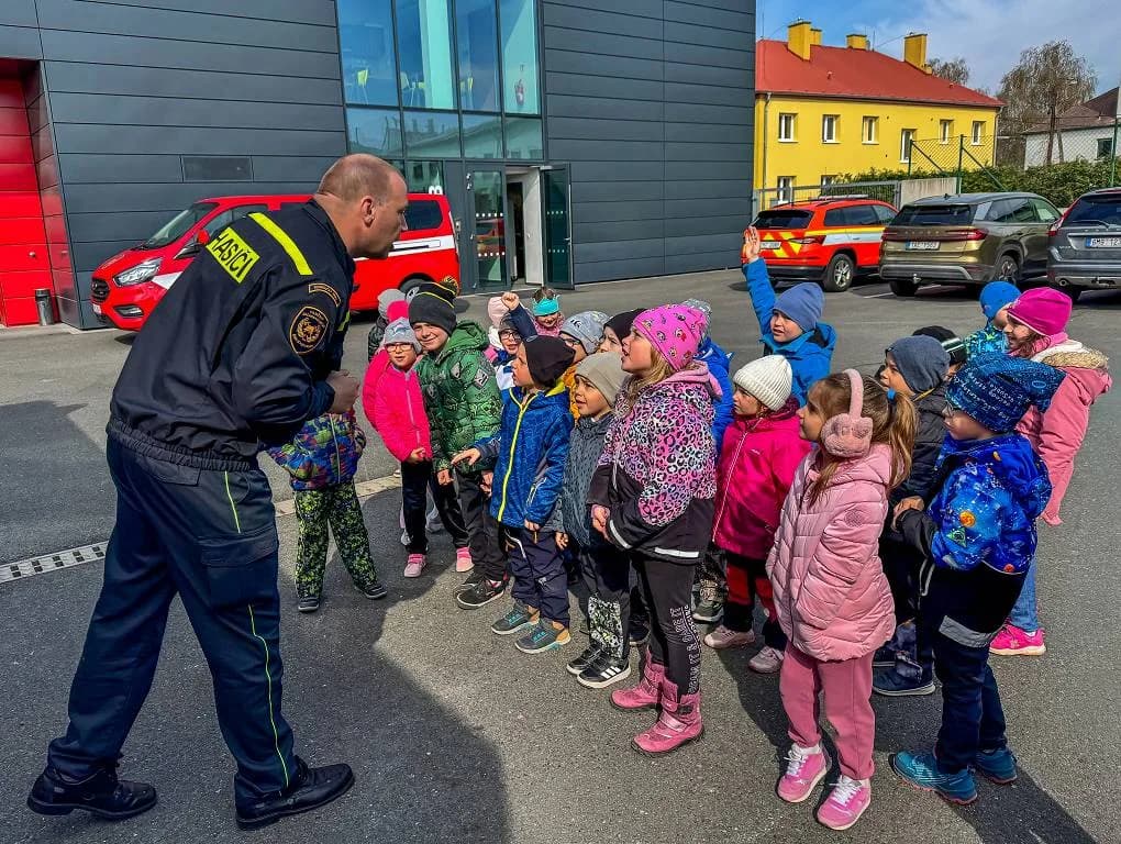Fotografie z článku: Exkurze MŠ u hasičů v Přerově 🚒