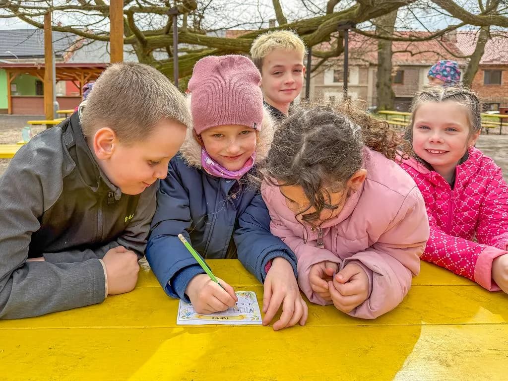 Fotografie z článku: Jarní pátračka ve ŠD Smajlíci a Veverky 🌿