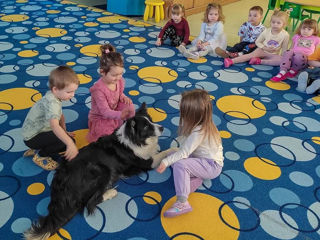 Fotografie z článku: Canisterapie v MŠ 🐕