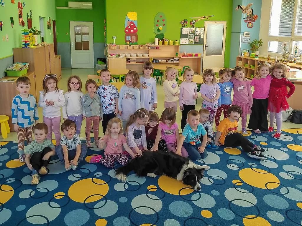 Fotografie z článku: Canisterapie v MŠ 🐕