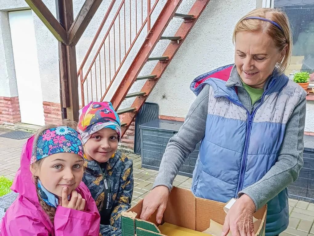 Fotografie z článku: Návštěva ll. A u pana včelaře Ščotky