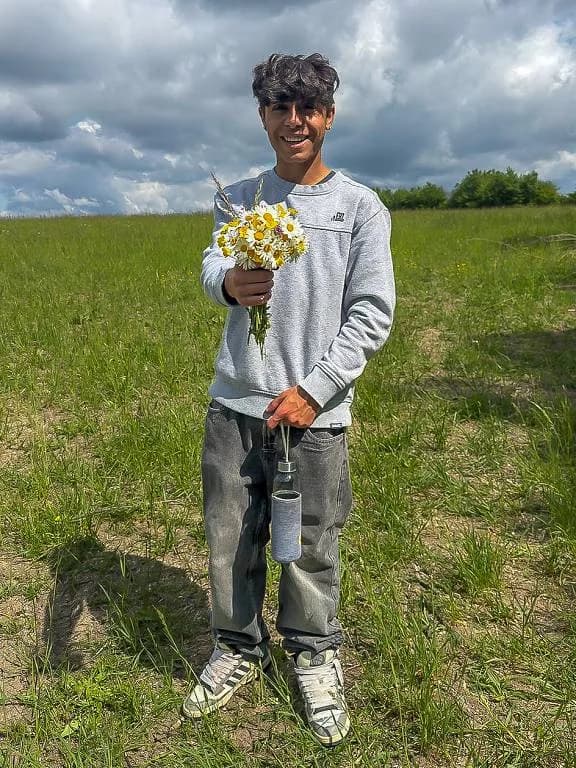 Fotografie z článku: Šesťáci a školkáčci na společné Stezce za odpadem