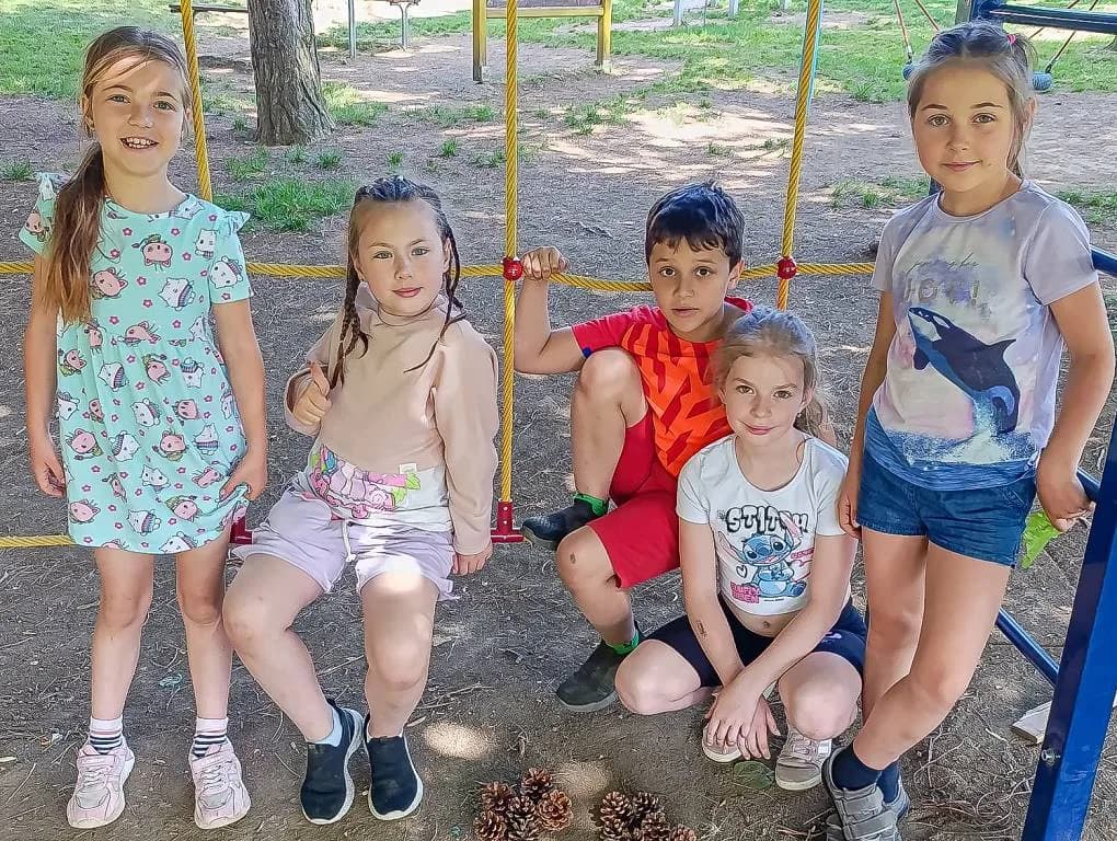 Fotografie z článku: Druhákům se lépe učí na čerstvém vzduchu