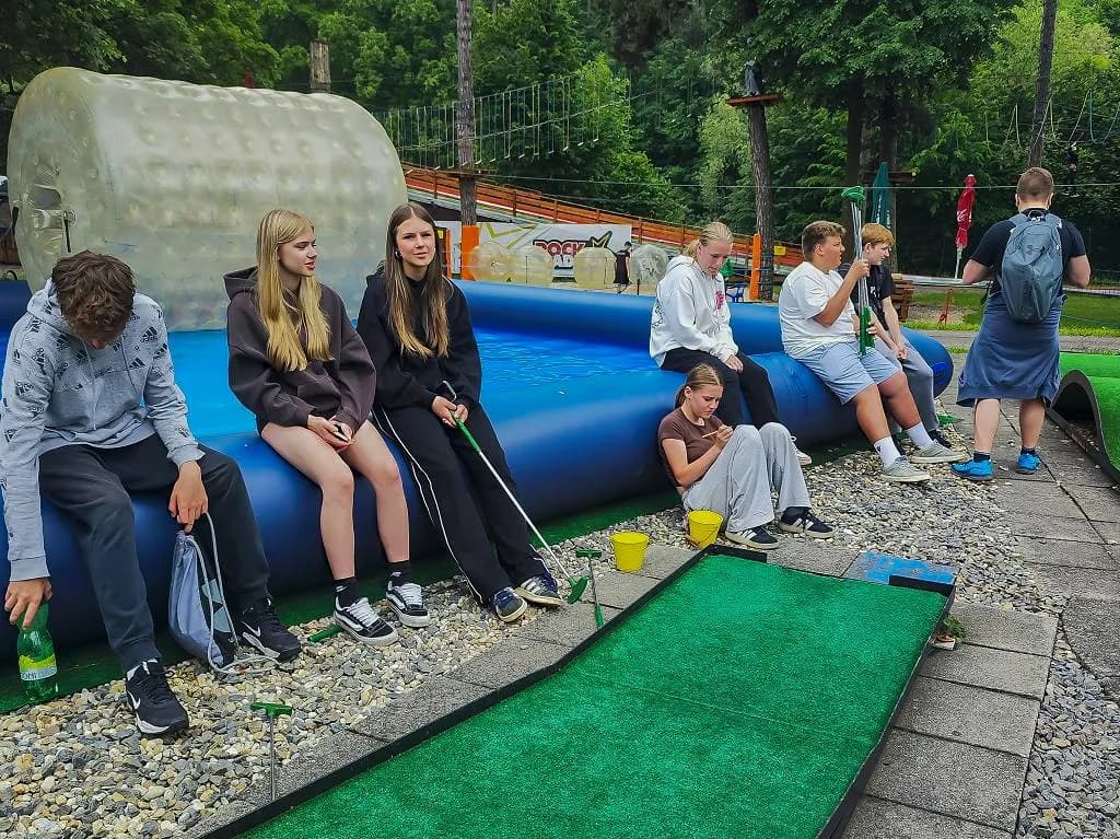 Fotografie z článku: Výlet VIII. B v Rožnově p. R.