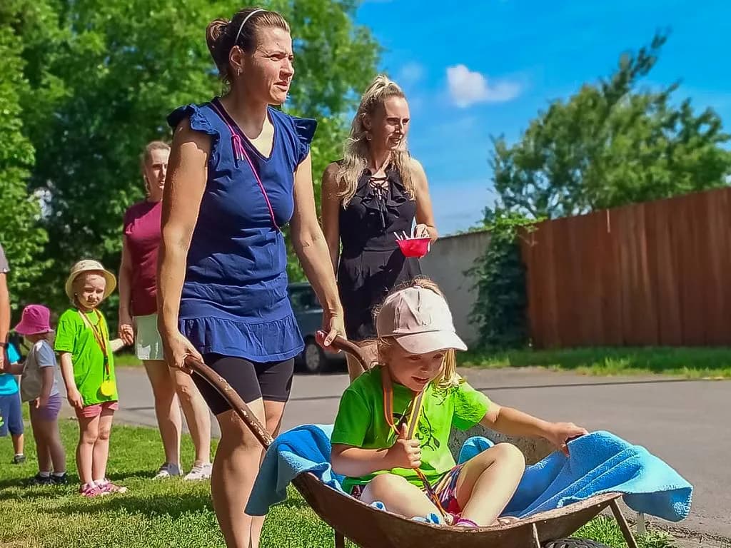 Rozloučení se školním rokem s rodiči u rybníku