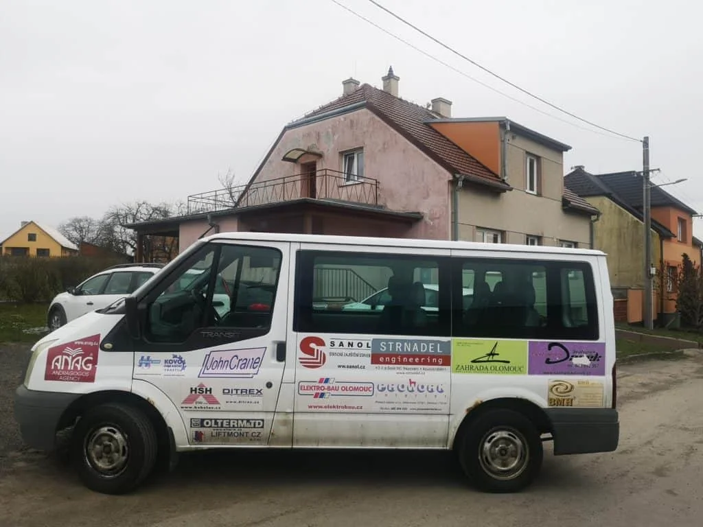 Fotografie z článku: Veřejná sbírka Církevního dětského domova Emanuel ve Staré Vsi na nový automobil